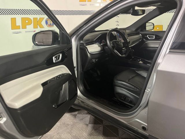 Used 2023 Jeep Compass Limited AWD/4WD image 9