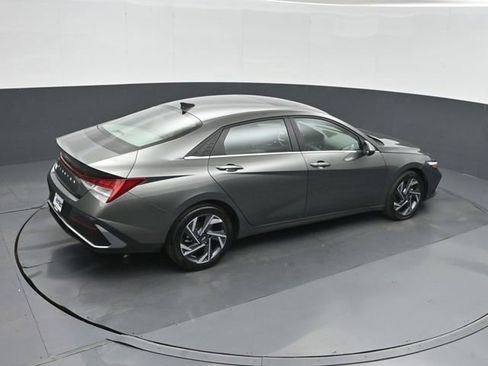 Used 2025 Hyundai Elantra SEL FWD image 30