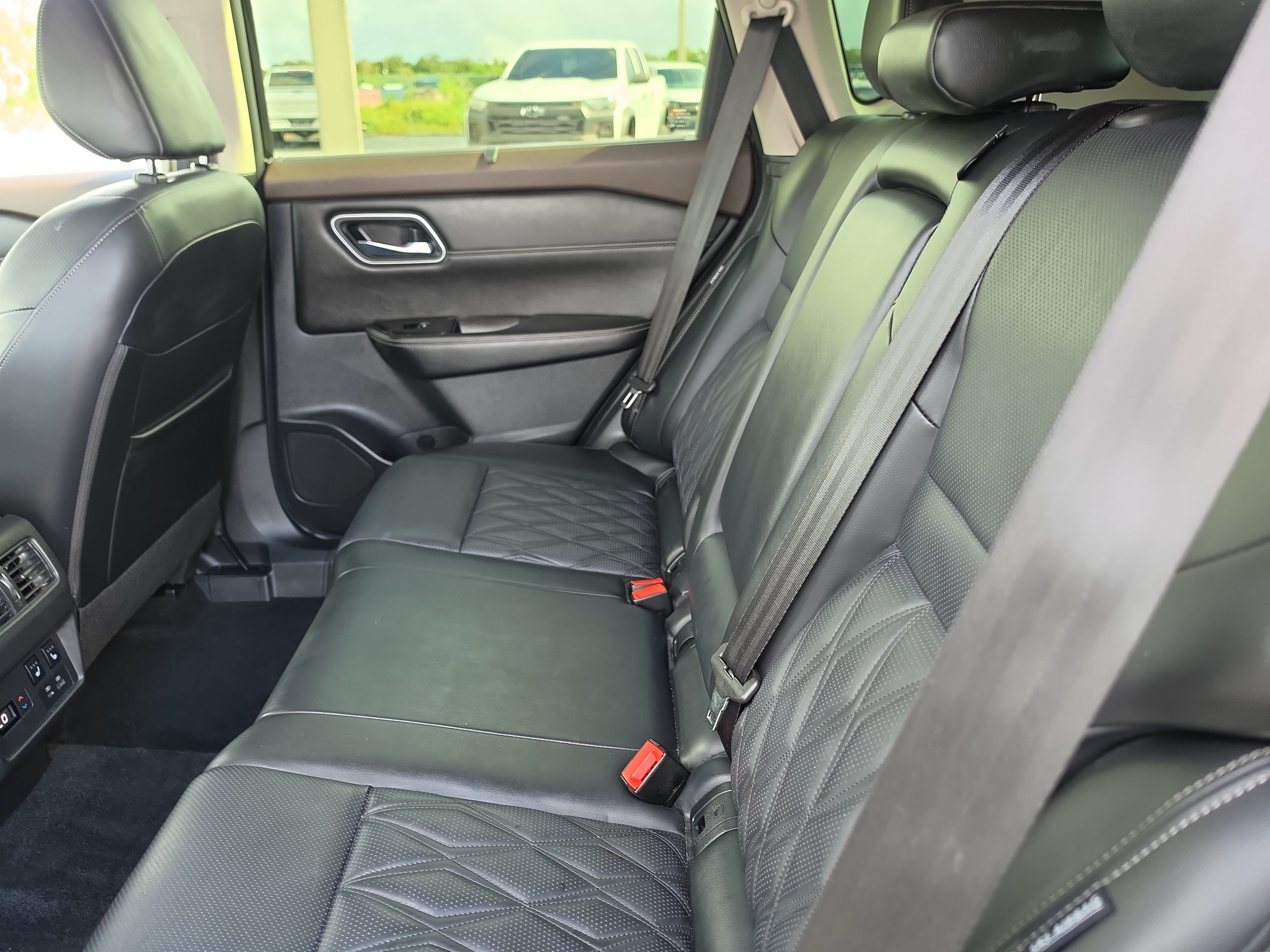 Used 2023 Nissan Rogue Platinum w/ Platinum Premium Package AWD/4WD image 13
