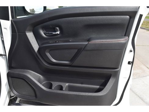 Used 2024 Nissan Titan PRO-4X image 30