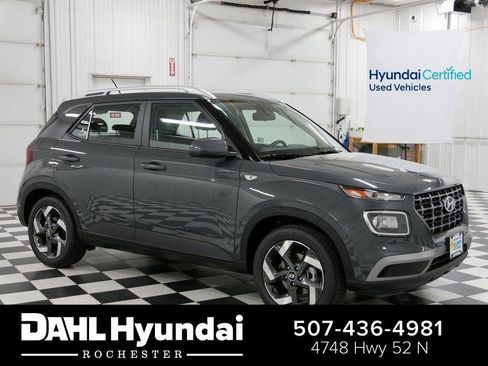 Used 2025 Hyundai Venue SEL FWD image 1