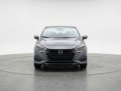 Used 2025 Nissan Versa SV image 2