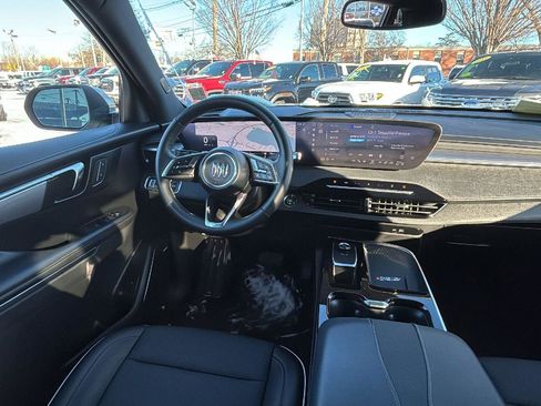 Used 2025 Buick Enclave Preferred image 26