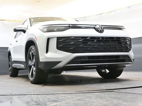 New 2026 Volkswagen Tiguan SE image 43