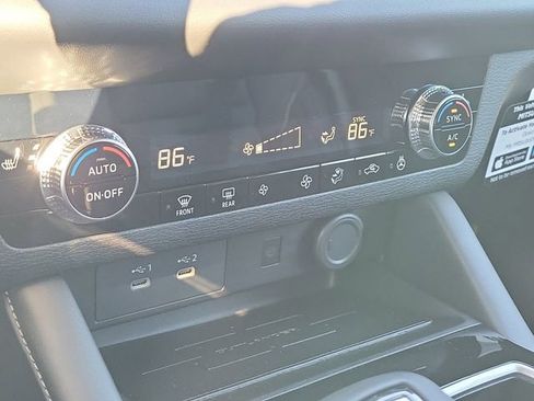 New 2026 Mitsubishi Outlander SE image 31