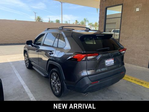 Used 2022 Toyota RAV4 XLE Premium FWD image 6