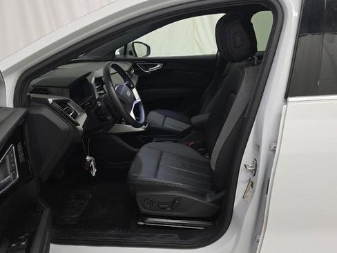 Used 2024 Audi Q4 e-tron Premium w/ Convenience Package image 9