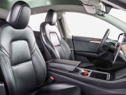 Used 2025 Tesla Model Y Long Range image 26