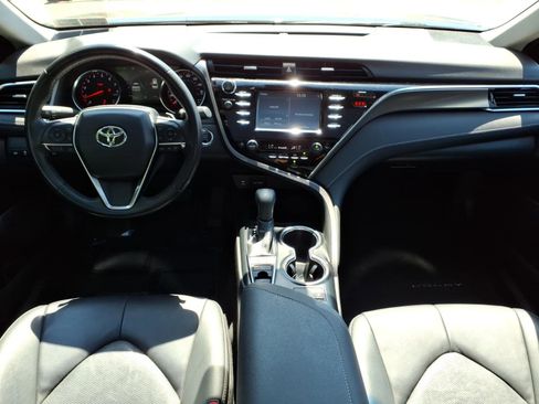 Used 2018 Toyota Camry XSE FWD image 13