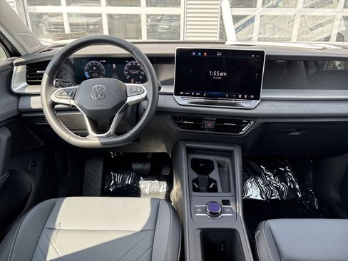 New 2025 Volkswagen Tiguan SE image 19