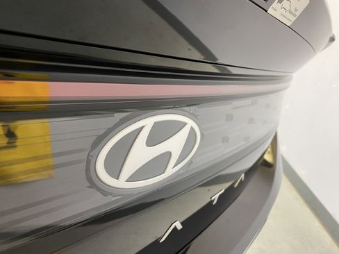 Used 2025 Hyundai Sonata Limited image 16