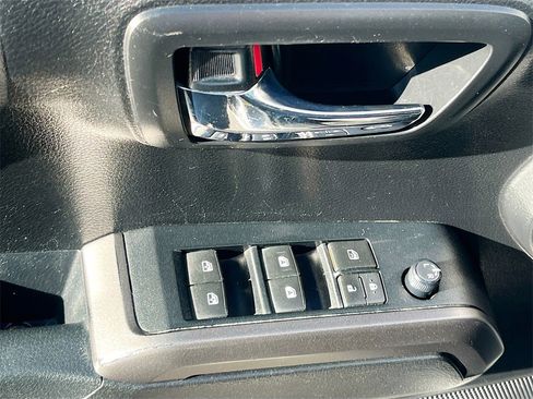 Used 2021 Toyota Tacoma TRD Sport w/ Technology Package image 18