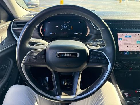 Used 2022 Jeep Grand Cherokee Limited image 10