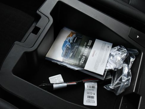 Used 2024 GMC Sierra 1500 SLT image 27