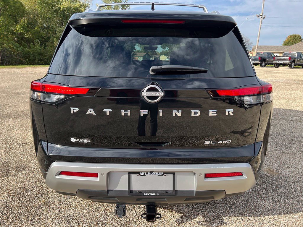 Used 2023 Nissan Pathfinder SL AWD/4WD image 4