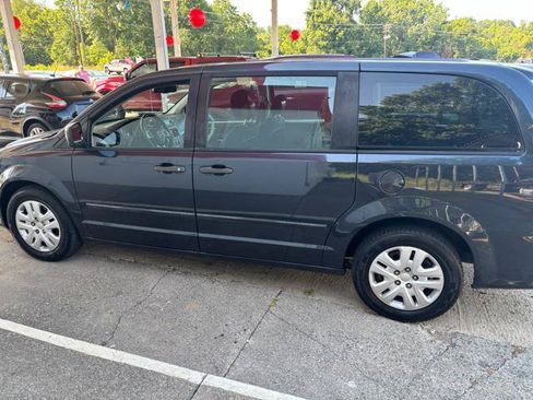 Used 2014 Dodge Grand Caravan American Value Package w/ UConnect Hands-Free Group FWD image 9