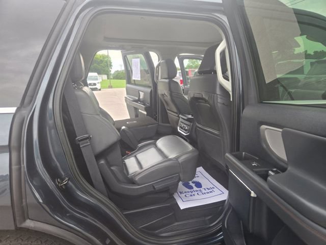 Used 2025 Ford Expedition Active AWD/4WD image 5