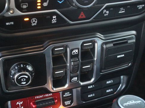 Used 2021 Jeep Gladiator Rubicon AWD/4WD image 29
