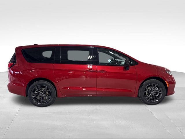 New 2026 Chrysler Pacifica Select AWD/4WD image 7