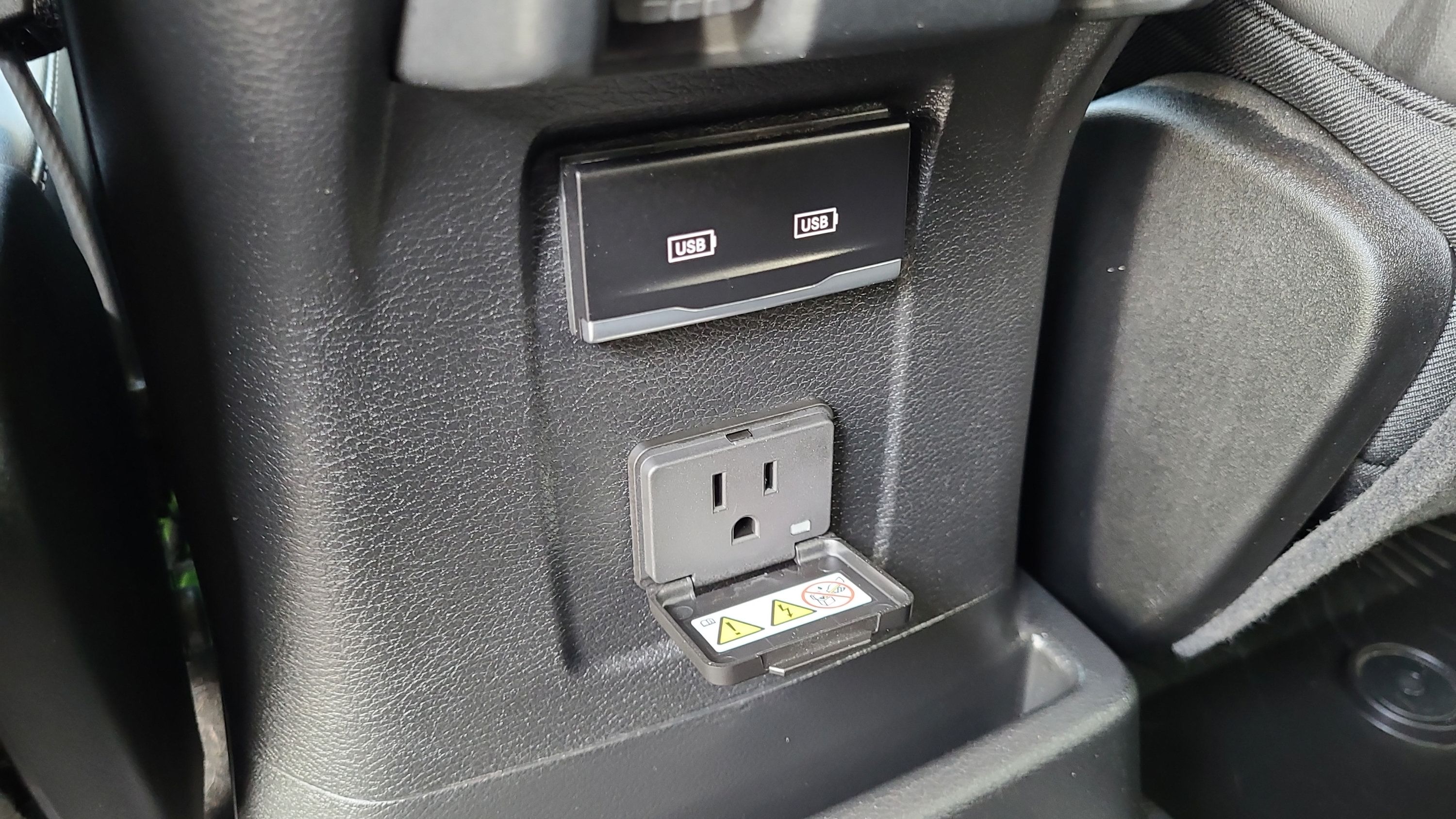 Used 2025 Jeep Wrangler Unlimited Rubicon w/ Convenience Group AWD/4WD image 16