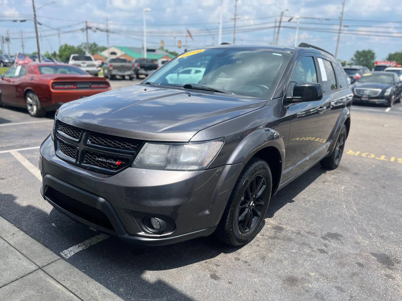 Used 2019 Dodge Journey SE w/ Connectivity Group FWD image 2