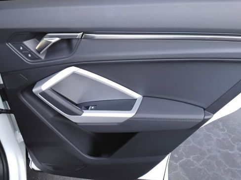 Certified 2025 Audi Q3 2.0T Premium w/ Convenience Package image 23