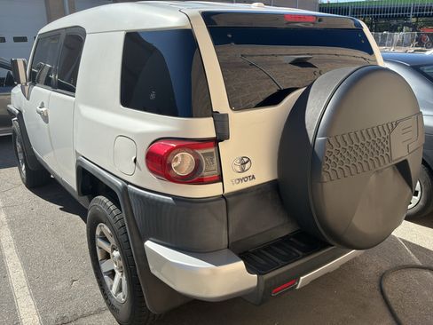 Used 2014 Toyota FJ Cruiser 4WD w/ Convenience Package image 6