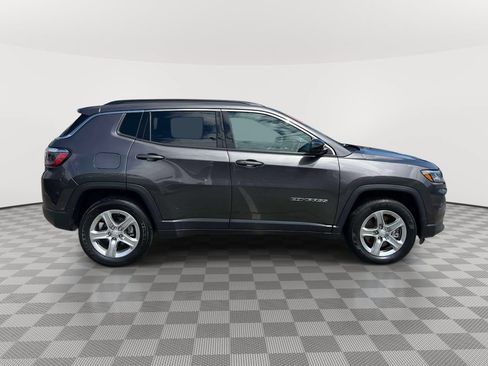 Used 2024 Jeep Compass Latitude w/ Altitude Special Edition AWD/4WD image 4