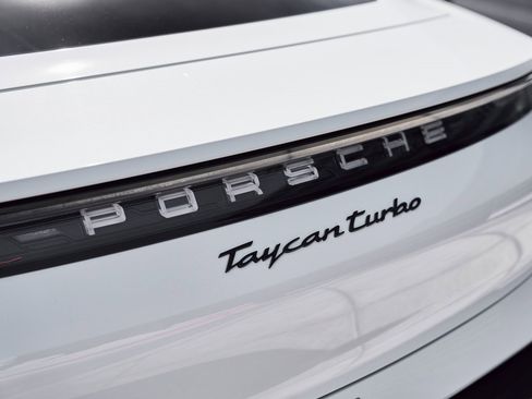 Used 2020 Porsche Taycan Turbo image 10