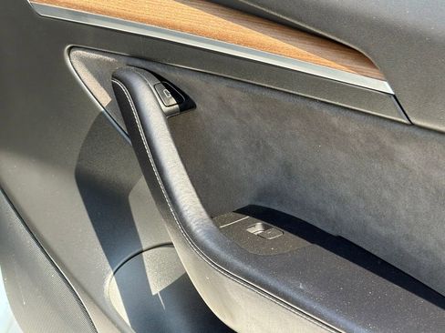 Used 2022 Tesla Model 3 Long Range image 36