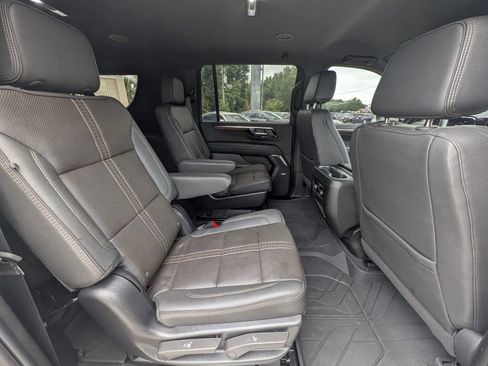 Used 2025 Chevrolet Suburban High Country RWD image 10