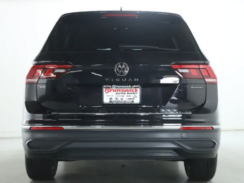 Used 2023 Volkswagen Tiguan SE AWD/4WD image 42