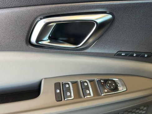 New 2026 Kia Carnival EX FWD image 11