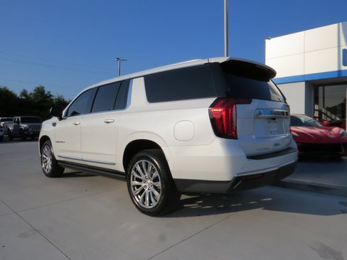 Used 2023 GMC Yukon XL Denali w/ Max Trailering Package AWD/4WD image 3