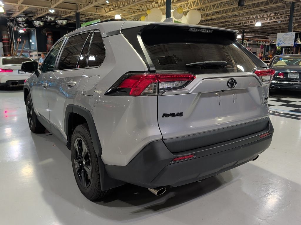 Used 2020 Toyota RAV4 XLE AWD/4WD image 9