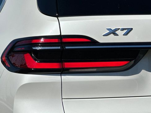 Used 2023 BMW X7 xDrive40i w/ Premium Package image 12