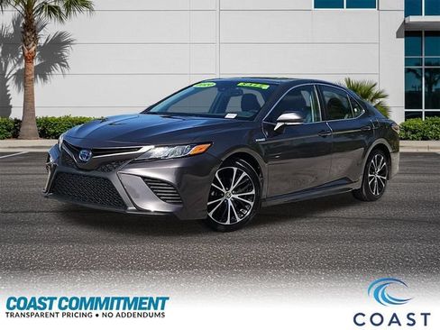 Used 2020 Toyota Camry SE w/ Sunroof Package FWD image 1