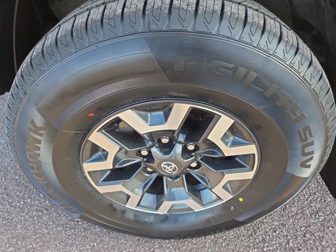 Certified 2023 Toyota Tacoma TRD Off-Road image 12