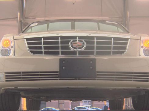 Used 2011 Cadillac DTS FWD image 23