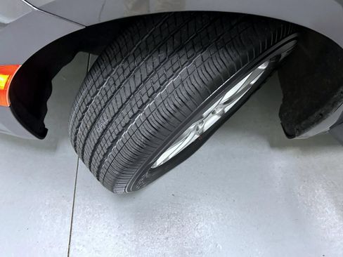Used 2023 Chrysler Pacifica Touring-L FWD image 22