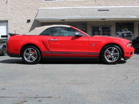 Used 2010 Ford Mustang GT RWD image 22