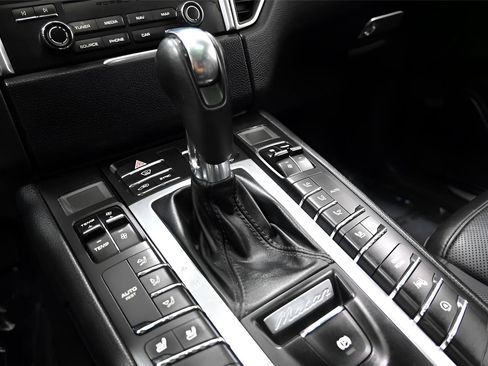 Used 2017 Porsche Macan S w/ Premium Package Plus AWD/4WD image 23