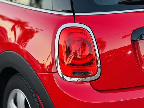 Used 2019 MINI Cooper 2-Door Hardtop image 10