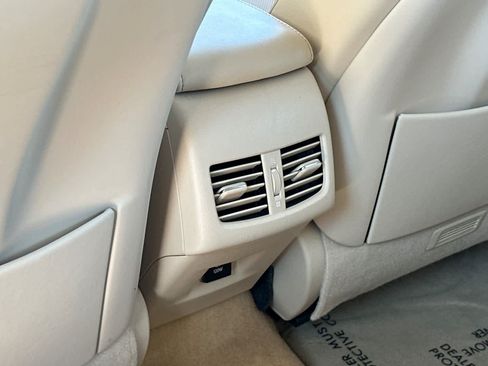 Used 2014 Lexus ES 300h w/ Luxury Package w/Bamboo Trim FWD image 14