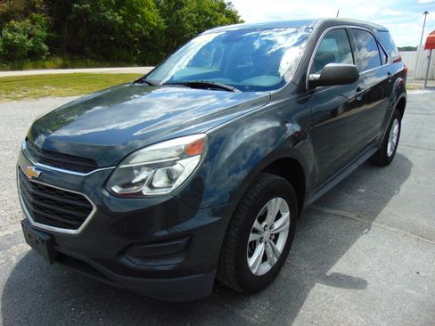 Used 2017 Chevrolet Equinox LS FWD image 4