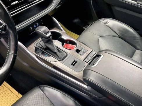 Used 2022 Toyota Highlander Platinum FWD image 17