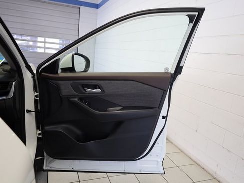 Used 2023 Nissan Rogue SV image 27