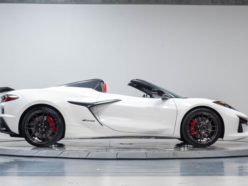 Used 2023 Chevrolet Corvette Z06 RWD image 23