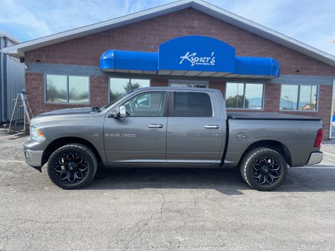 Used 2011 RAM 1500 Laramie image 2