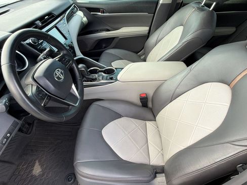 Used 2018 Toyota Camry XLE FWD image 5
